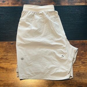 Lululemon license to train shorts. Men’s L